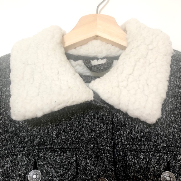 Abercrombie & Fitch Sherpa Lined Vest - Picture 8 of 13